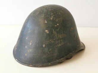 Niederlande, Stahlhelm in der Form des M34, ohne frontseitiges Abzeichen, schwarz überlackiert für Polizei ?