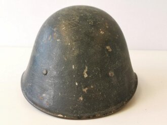 Niederlande, Stahlhelm in der Form des M34, ohne frontseitiges Abzeichen, schwarz überlackiert für Polizei ?