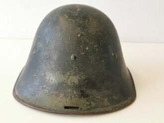 Niederlande, Stahlhelm in der Form des M34, ohne frontseitiges Abzeichen, schwarz überlackiert für Polizei ?