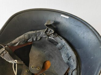 Niederlande, Stahlhelm in der Form des M34, ohne frontseitiges Abzeichen, schwarz überlackiert für Polizei ?