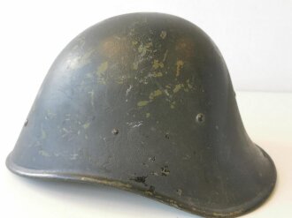 Niederlande, Stahlhelm in der Form des M34, ohne frontseitiges Abzeichen, schwarz überlackiert für Polizei ?