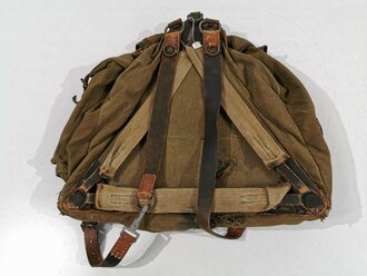 Rucksack für Gebirgstruppen mit Innenliegendem Metallrahmen, stark getragenes Stück mit Reichsbetriebsnummer