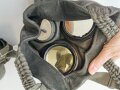 Bundeswehr Gasmaske M54 mit Filtereinsatz  in Transportbüchse mit Trageriemen, Zubehör und Gasplanentasche