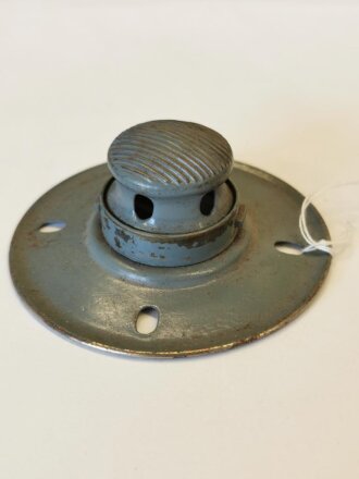 1. Weltkrieg, Teller für die Spitze einer Pickelhaube für Mannschaften, Eisen, original feldgrau lackiert.