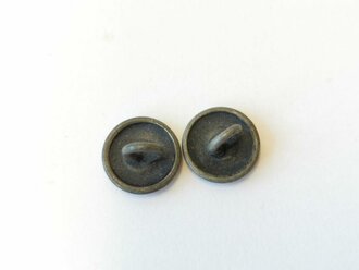 2 Knöpfe für die Feldmütze der Wehrmacht, Durchmesser je 12,5mm, späte- blaue Lackierung