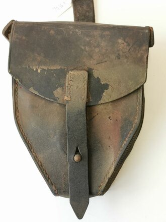 Tasche für Zünderstellschlüssel der Wehrmacht mit originaler Tarnbemalung. Ungereinigtes Stück