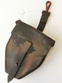 Tasche für Zünderstellschlüssel der Wehrmacht mit originaler Tarnbemalung. Ungereinigtes Stück