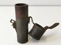 Tasche für Schlagbolzen für eine Kanone der Wehrmacht mit originaler Tarnbemalung. Ungereinigtes Stück, datiert 1935