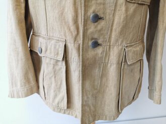 Heer, Tropenfeldbluse Modell 1942. Getragenes, stark ausgeblichenes Stück, die Effekten original vernäht