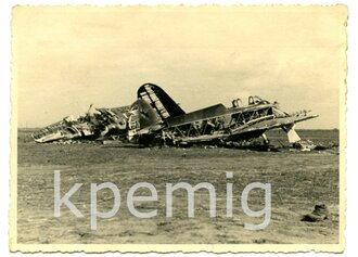 Aufnahme von zerstörten sowjetischen Flugzeugen,...
