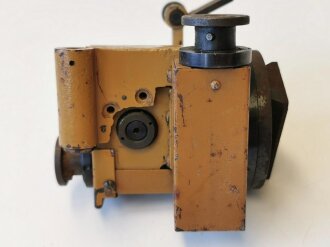 Richtaufsatz zum 80mm Granatwerfer 34 der Wehrmacht, Originallack, in ebensolchem Transportbehälter. Nicht komplett