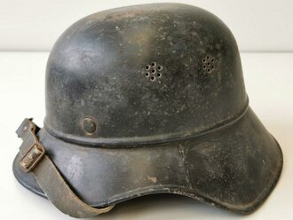 Stahlhelm Luftschutz, alt überlackiertes Stück, ungereinigt