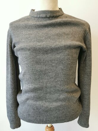 Strickpullover für Angehörige der Wehrmacht. getragenes Stück, Grösse 2