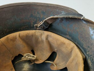 Stahlhelm Luftschutz un ungereinigtem Zundzustand