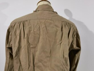 U.S. most likely WWII, Women´s Khaki Shirt, used  (Brustweite: 54 cm, Taille: 46 cm, Länge ab Schulter: 62 cm)