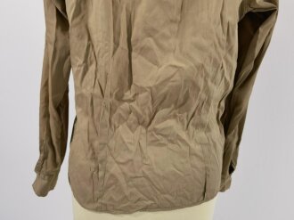 U.S. most likely WWII, Women´s Khaki Shirt, used  (Brustweite: 54 cm, Taille: 46 cm, Länge ab Schulter: 62 cm)