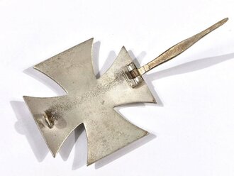 Eisernes Kreuz 1.Klasse 1939. Hersteller "4" auf der Nadel für Steinhauer & Lück. Schwärzung des Hakenkreuz 100% , magnetisch, gewölbt