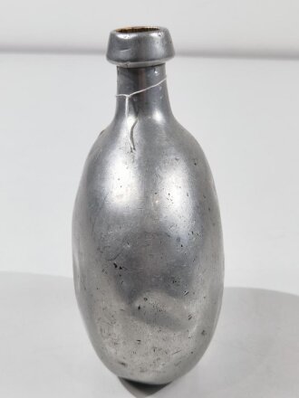 Russland 1.Weltkrieg, Feldflasche M1909 aus Aluminium, datiert 1910, stark gebrauch, keine Löcher.