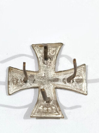 Reservekreuz als Auflage für eine Pickelhaube, Höhe 28mm, silbern