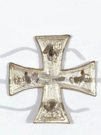 Reservekreuz als Auflage für eine Pickelhaube, Höhe 28mm, silbern