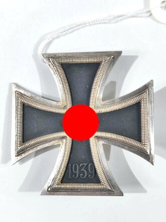 Eisernes Kreuz 1.Klasse 1939. Hersteller "65" auf der Nadel für Klein & Quenzer. Schwärzung des Hakenkreuz 100% , magnetisch